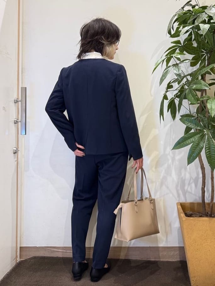 misakiさんの「SHOO･LA･RUE｜【洗濯機可/セットアップ可/S-3L】きちんと楽に。カットジョーゼットノーカラージャケット」を使ったコーディネート