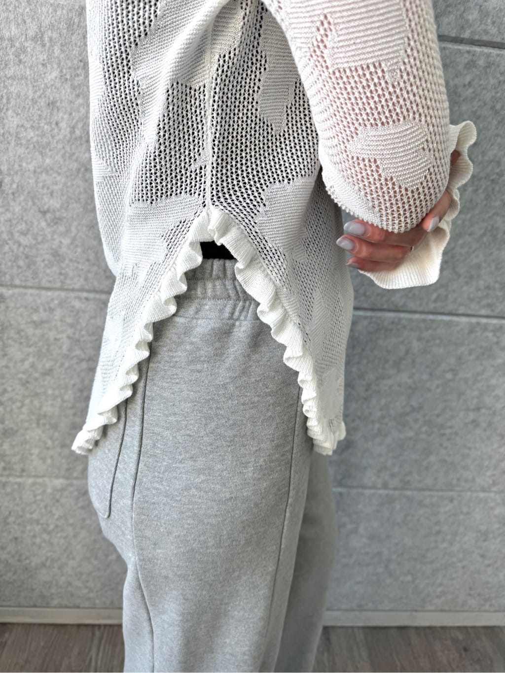 uchi__yamaさんの「CODE A｜flower mesh pullover」を使ったコーディネート