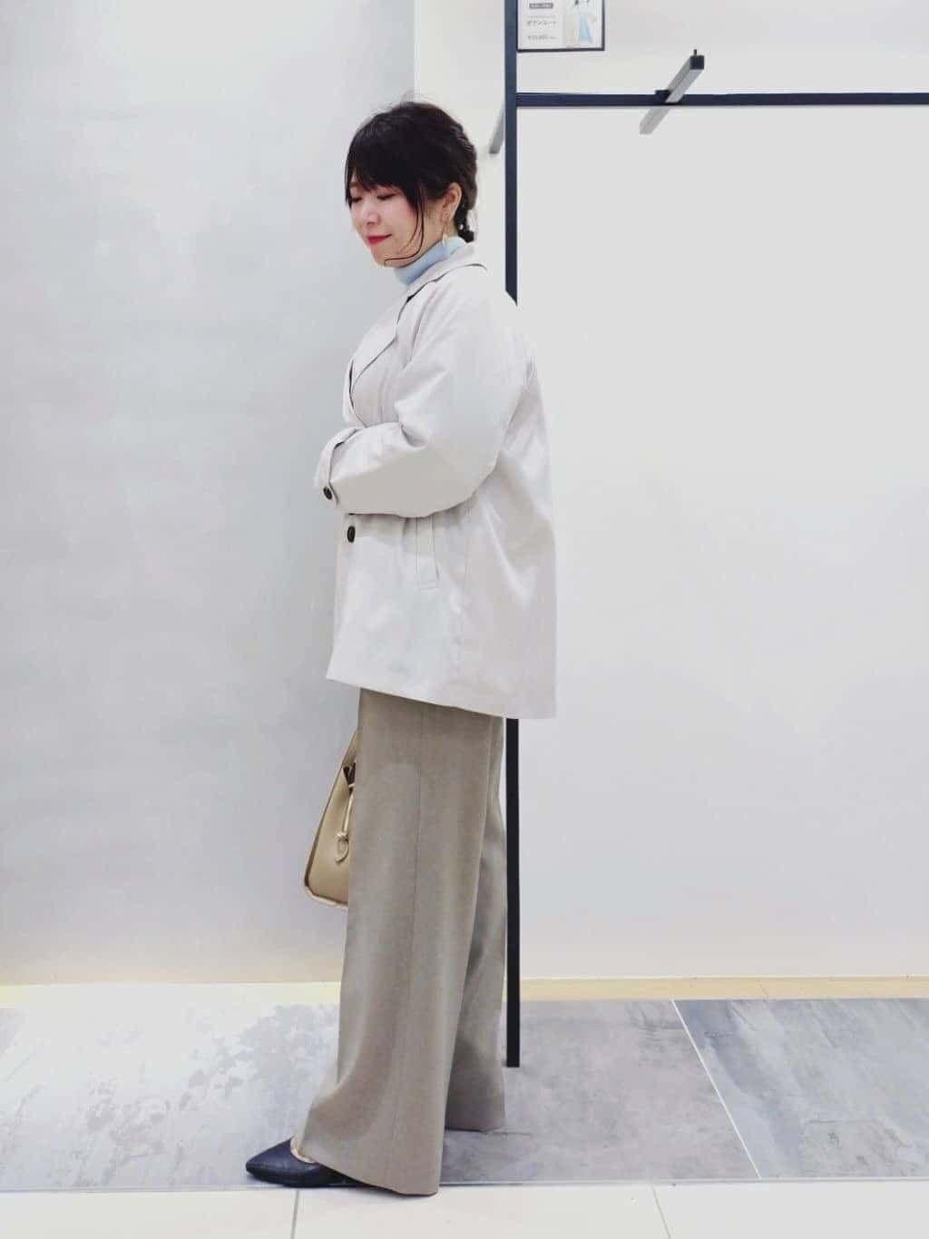TOMOMIさんの「INDIVI｜【合皮／ミドルサイズ】春カラーフォルムバッグ」を使ったコーディネート