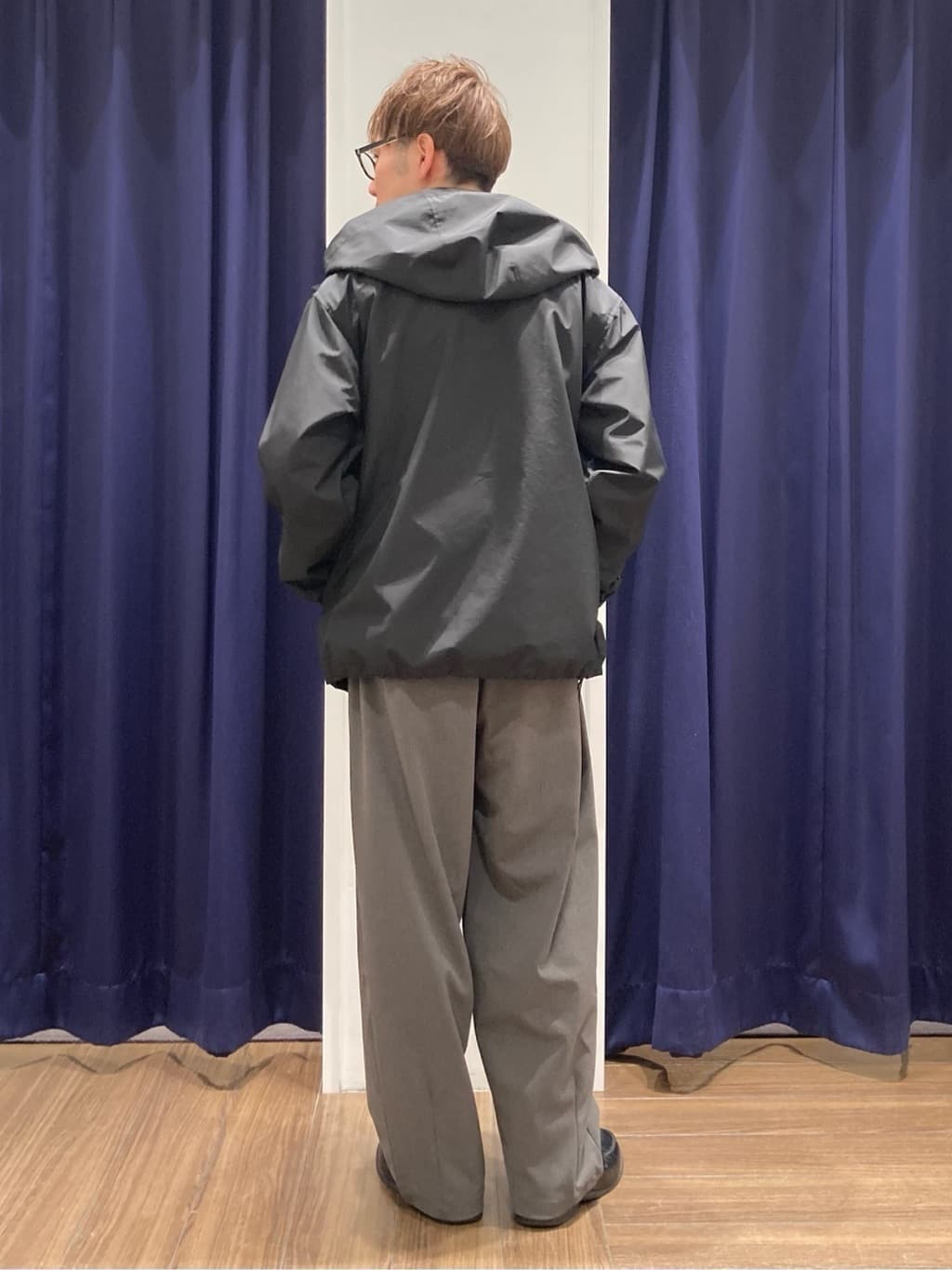 つーじーさんの「THE SHOP TK｜【季節の変わり目に最適】ナイロンマウンテンパーカ  防風/洗濯機OK」を使ったコーディネート