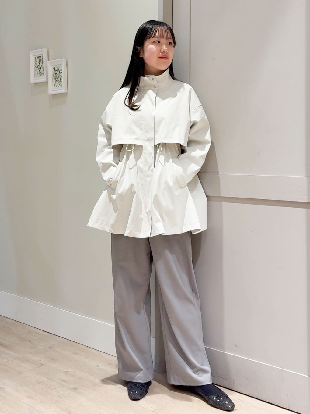 Mayuさんの「grove｜【撥水／シルエット2WAY】羽織るだけでサマになる、スタンドネックテントラインコート」を使ったコーディネート