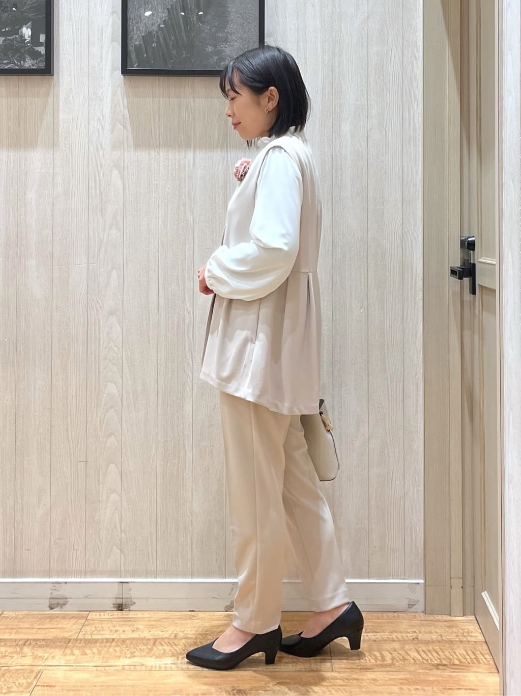 shirayuuuさんの「SHOO･LA･RUE｜【洗濯機可】上品で華やか スタンドフリルブラウス」を使ったコーディネート