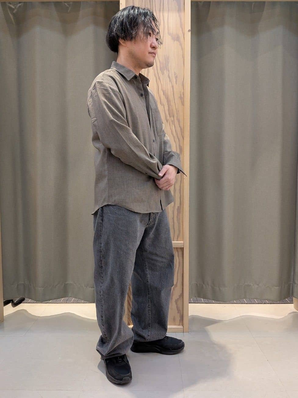 okcさんの「THE SHOP TK｜【LINO FINE】リネンライク 長袖シャツ UVカット/イージーケア/吸水速乾/洗濯機OK」を使ったコーディネート