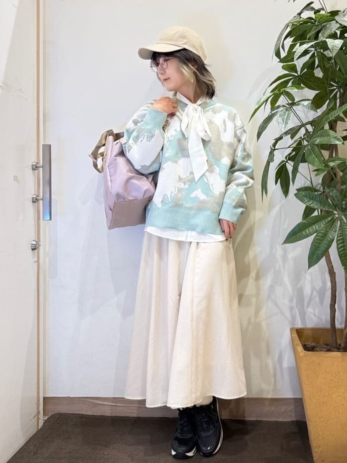 misakiさんの「SHOO･LA･RUE｜【洗濯機可/S-LL】1枚で華やかに ラメ入りニュアンス柄ニット」を使ったコーディネート