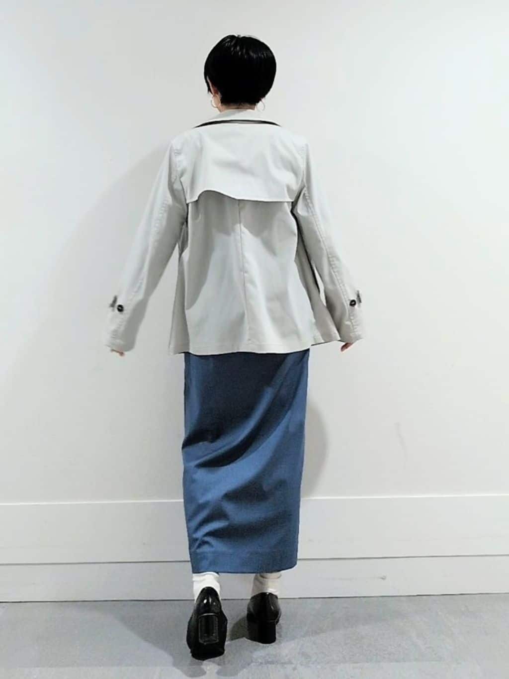 ミズタさんの「UNTITLED｜【定番人気/はっ水/洗える】タスランショートトレンチコート」を使ったコーディネート