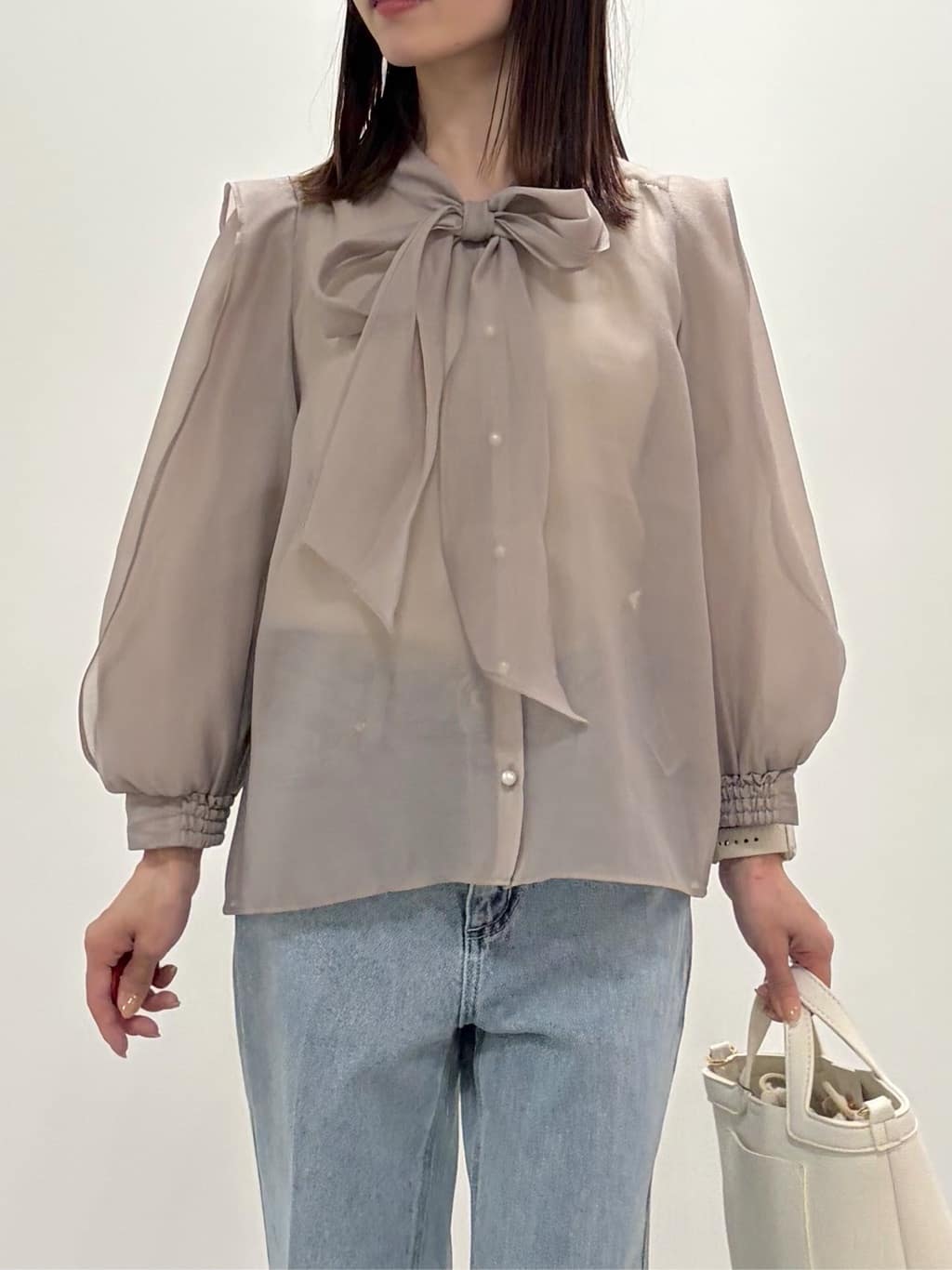 kozuさんの「index｜キャンディスリーブショートトレンチコート【洗濯機OK／撥水／防花粉】《5col》」を使ったコーディネート
