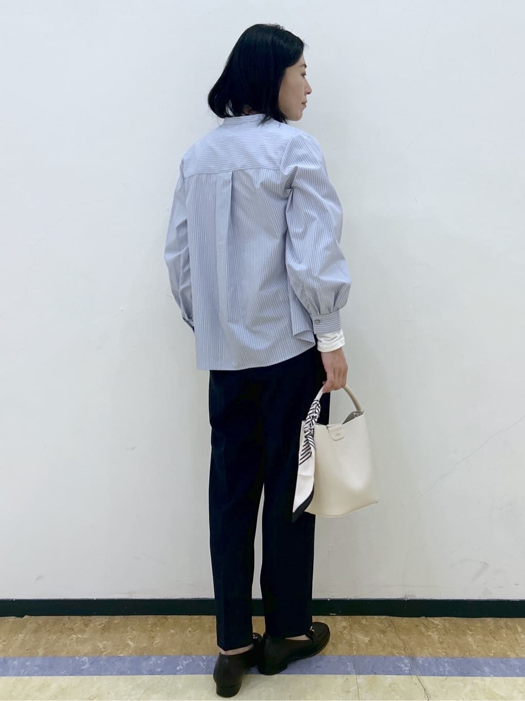 su.さんの「index｜フリルキーネックシャツ【洗濯機OK／イージーアイロン／防シワ】《XS～LL／7col》」を使ったコーディネート