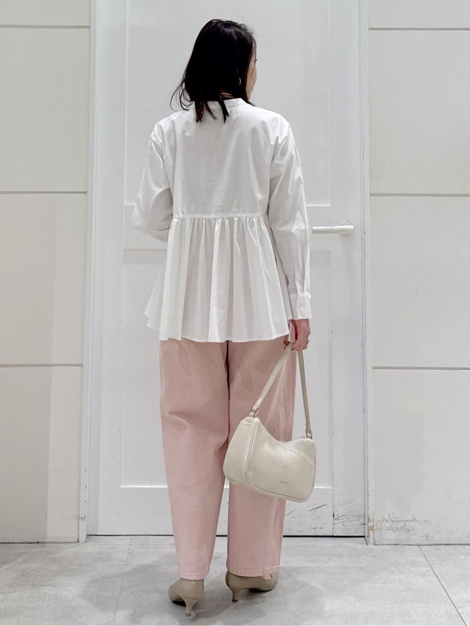 yuka.aさんの「OPAQUE.CLIP｜カーブシルエットカラーデニム【洗濯機OK】」を使ったコーディネート