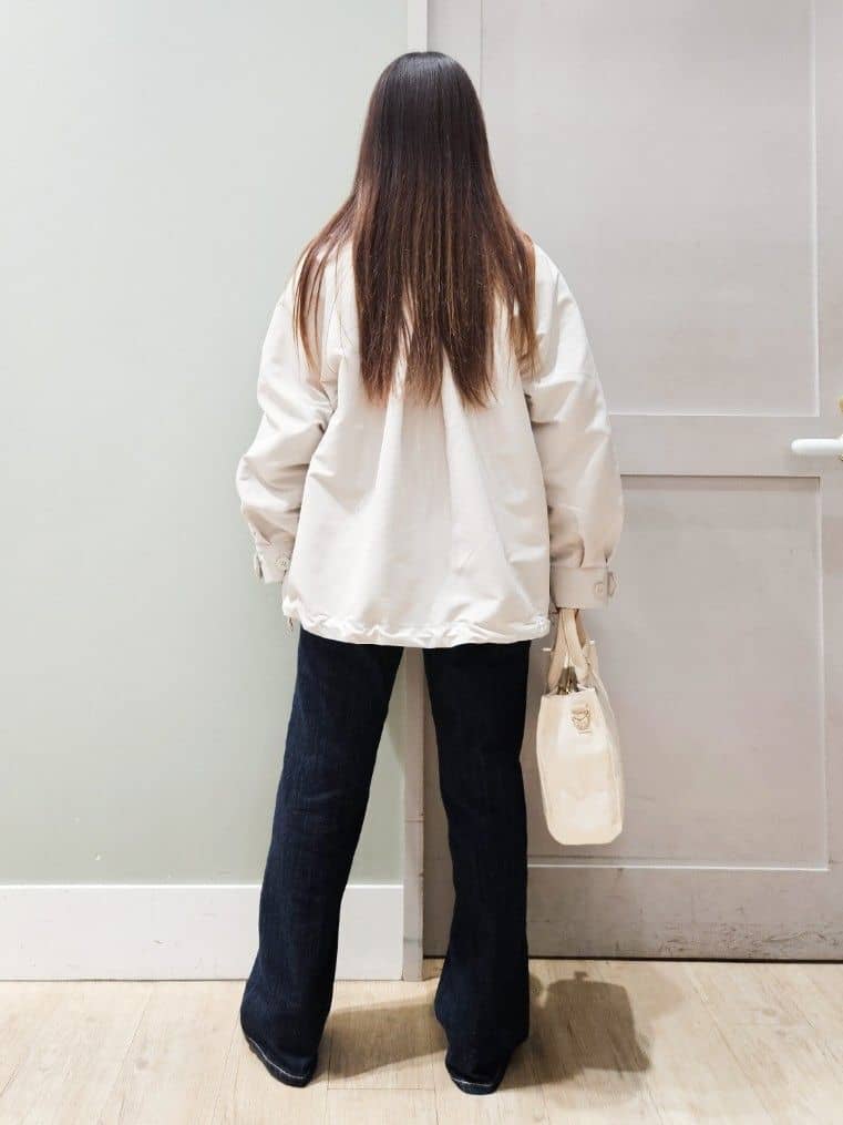 maiさんの「grove｜【貴島明日香さん着用】【撥水／シルエット2WAY】軽やかミドルトレンチコート」を使ったコーディネート