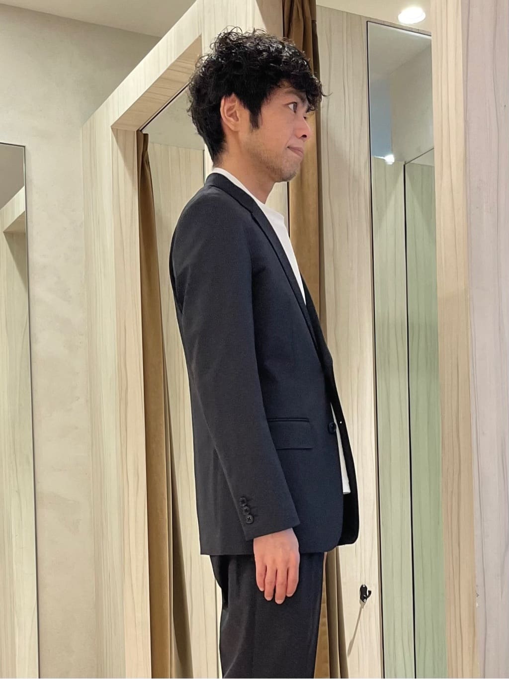URAさんの「TAKEO KIKUCHI｜【360&deg;ストレッチ／軽量】None Of Stress ライト ジャケット（セットアップ対応）」を使ったコーディネート