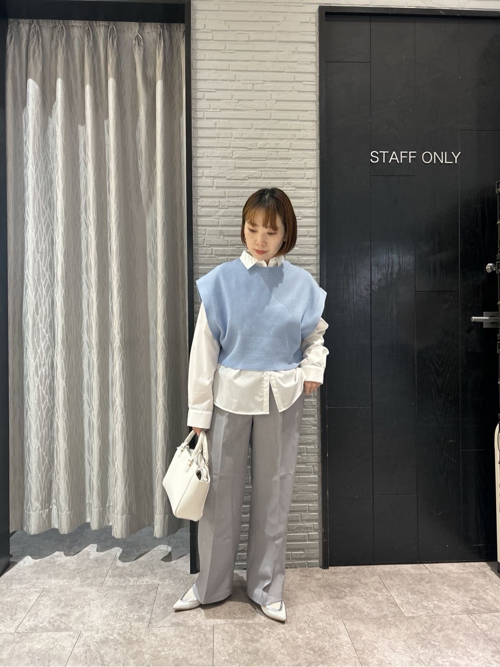 ga_riさんの「THE SHOP TK｜【2点セット】レイヤードスタイルでこなれ見え ニットベスト＆シャツ」を使ったコーディネート