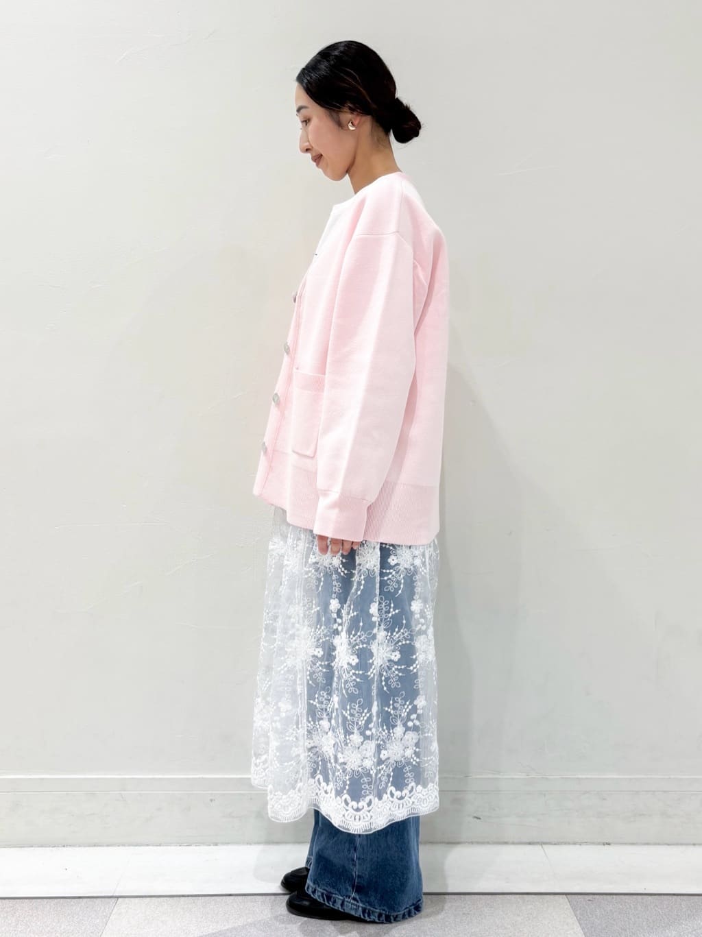 ちえさんの「OPAQUE.CLIP｜リラクシーロゴプリントTシャツ【洗濯機OK】」を使ったコーディネート