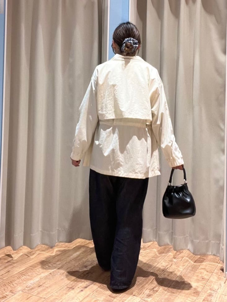 もんちゃんさんの「SHOO･LA･RUE｜【防花粉/S-LL】ウエストマークですっきり見え　軽やかスタンドブルゾン」を使ったコーディネート