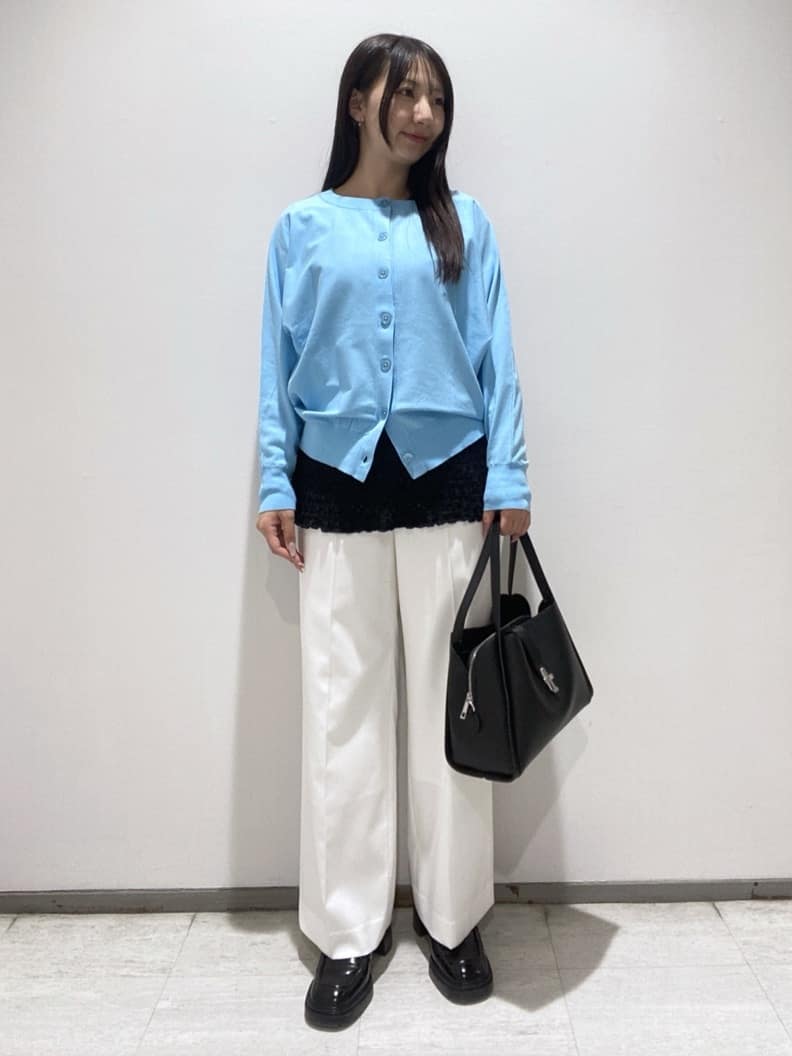meiさんの「INDIVI｜【洗える／前後2WAY／アンサンブル可能】ドルマンスリーブカーディガン」を使ったコーディネート