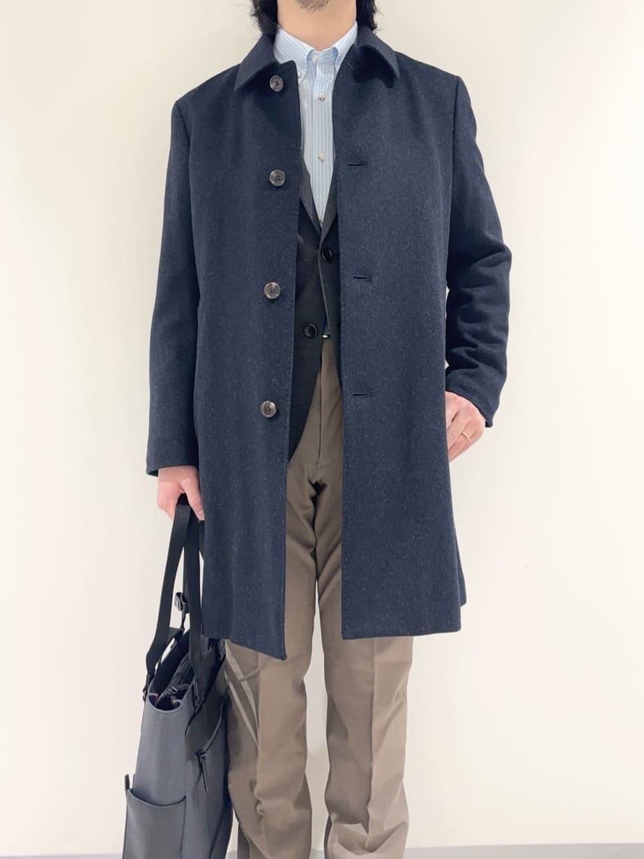 及川さんの「TAKEO KIKUCHI｜カシミヤブレンド ビーバー調ステンカラーコート」を使ったコーディネート