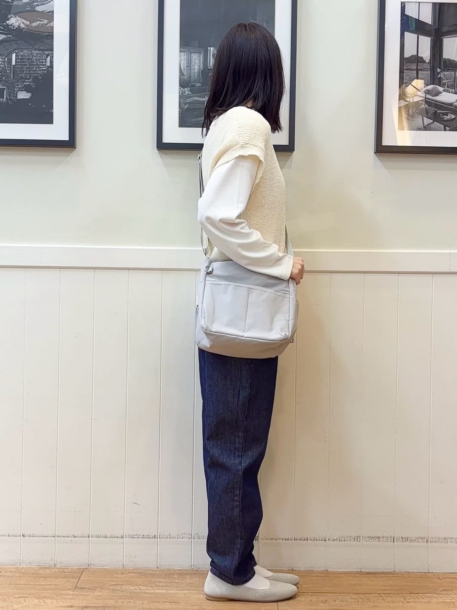 えぬさんの「SHOO･LA･RUE｜【S-LL/洗濯機可】気軽にレイヤード 前開きざっくりニットベスト」を使ったコーディネート