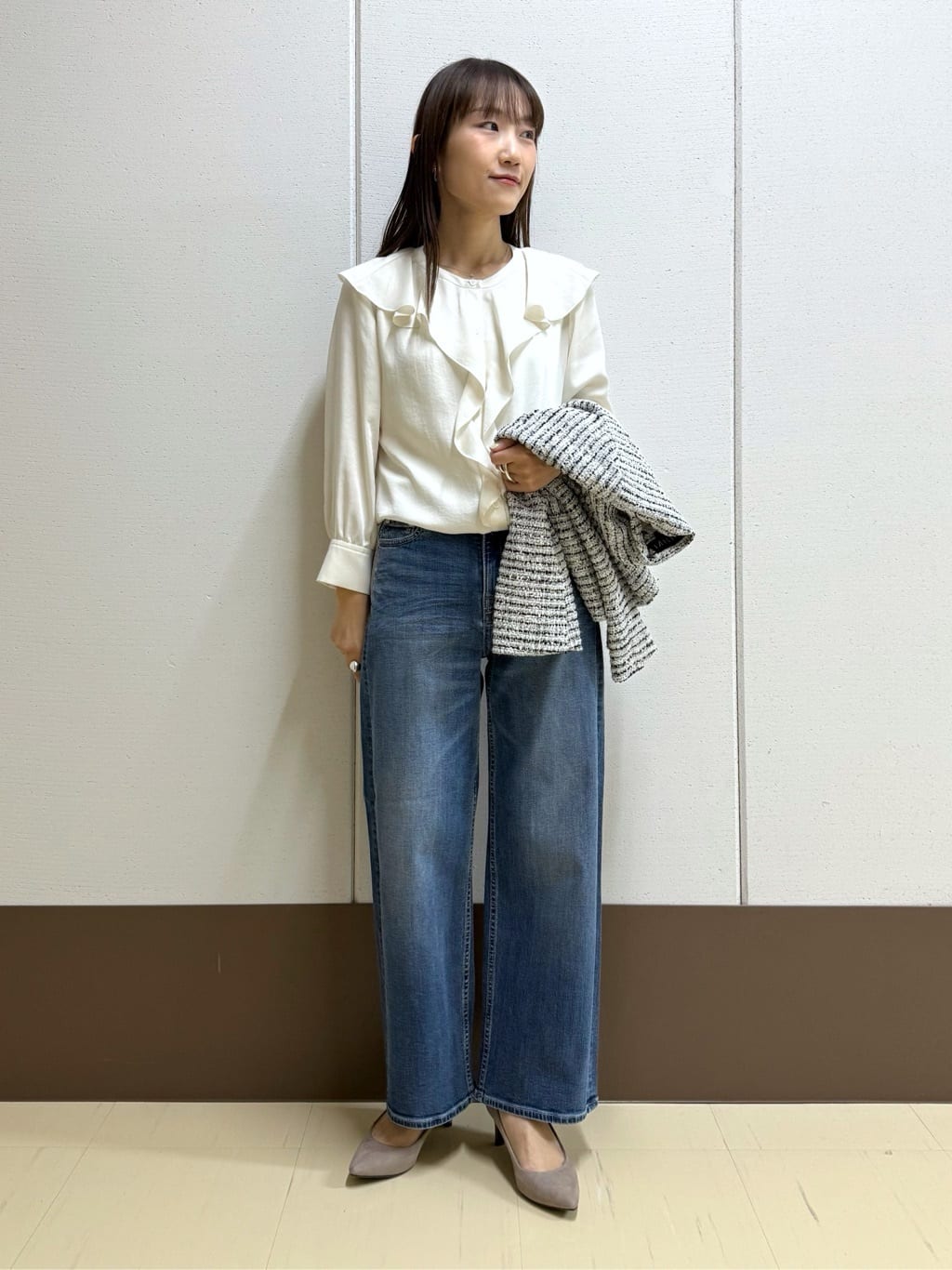 mamiさんの「INDIVI｜【洗える】ラッフルサテンブラウス」を使ったコーディネート