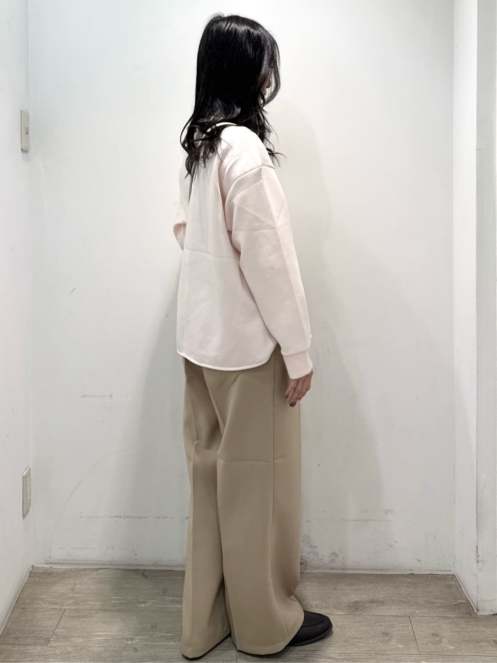yuicciさんの「OPAQUE.CLIP｜リラクシーボリュームスリーブトップス【洗濯機OK】」を使ったコーディネート