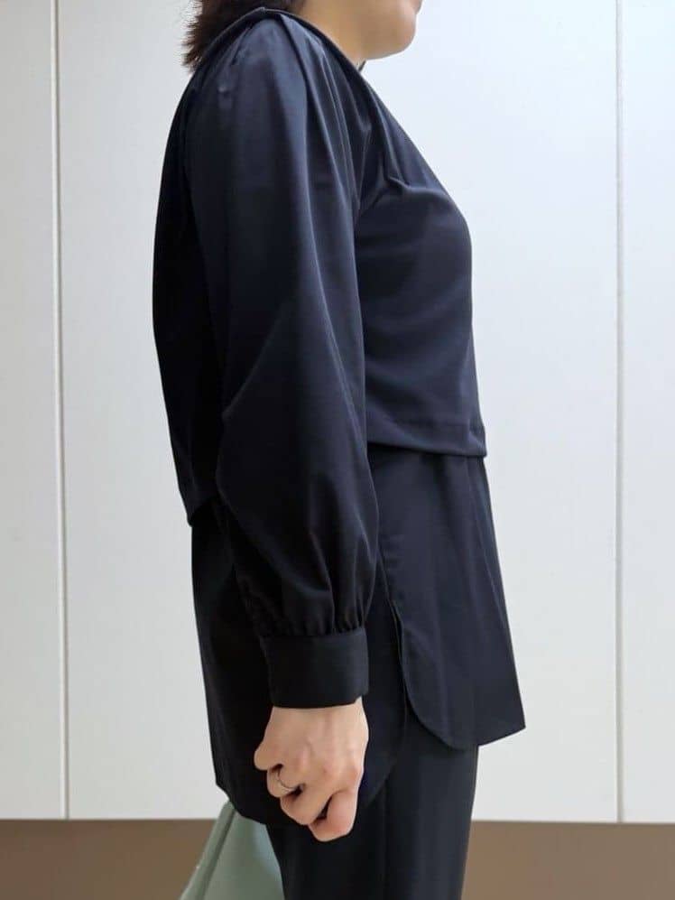 Rikoさんの「INDIVI｜【褒められパンツ／高ストレッチ】タックテーパードパンツ」を使ったコーディネート