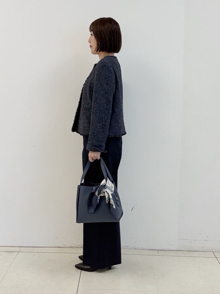 yoshiyaさんの「INDIVI｜【合皮／ミドルサイズ】春カラーフォルムバッグ」を使ったコーディネート