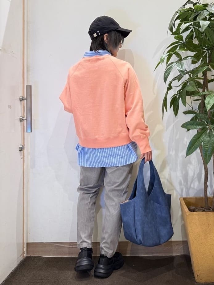misakiさんの「SHOO･LA･RUE｜【ライトオンスデニム/S-LL/洗濯機可】夏にはきたい らくらくイージーデニムテーパードパンツ」を使ったコーディネート