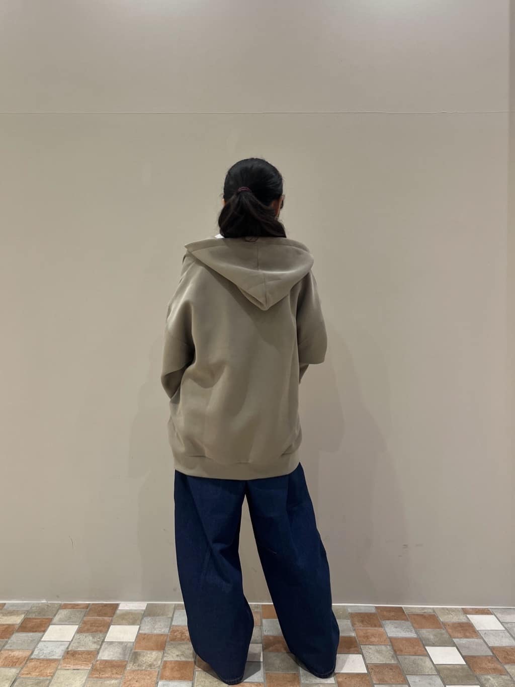 Uminoさんの「INDIVI｜エアーダンボールパーカー」を使ったコーディネート