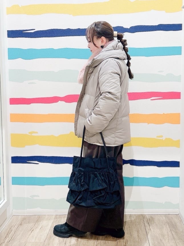 Peeさんの「SHOO･LA･RUE｜【撥水】つまみハンドルフリルトートバッグ」を使ったコーディネート