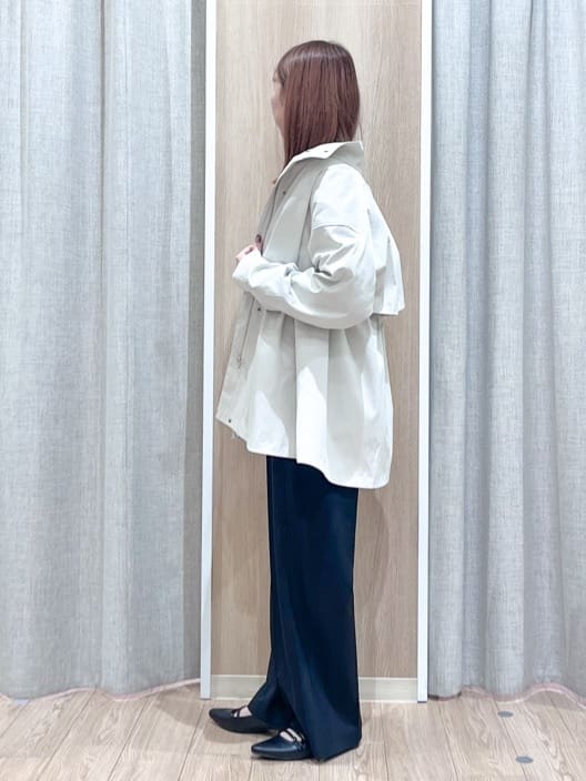 みーちゃんさんの「grove｜【撥水／シルエット2WAY】羽織るだけでサマになる、スタンドネックテントラインコート」を使ったコーディネート