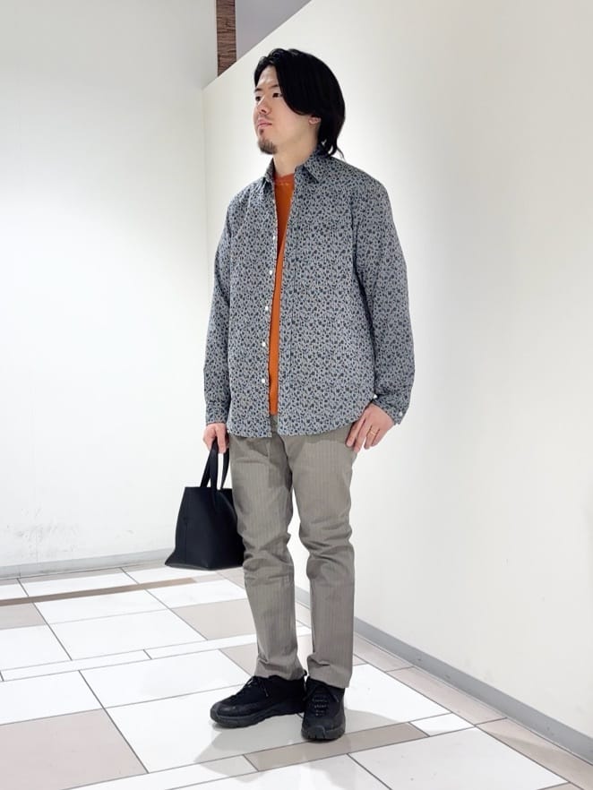 及川さんの「TAKEO KIKUCHI｜播州 ドビーストライプ フラワーシャツ」を使ったコーディネート