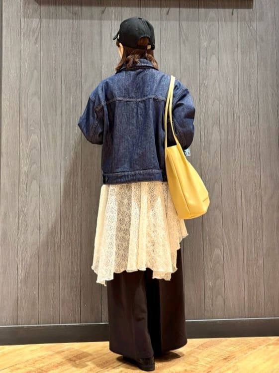 meiさんの「SHOO･LA･RUE｜【SHOO・LA・RUE DENIM】羽織るだけでこなれる　オーバーサイズデニムジャケット」を使ったコーディネート