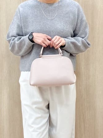 Keiさんの「grove｜【ハレの日にもデイリーにも】バーハンドルラウンド2WAYトート」を使ったコーディネート