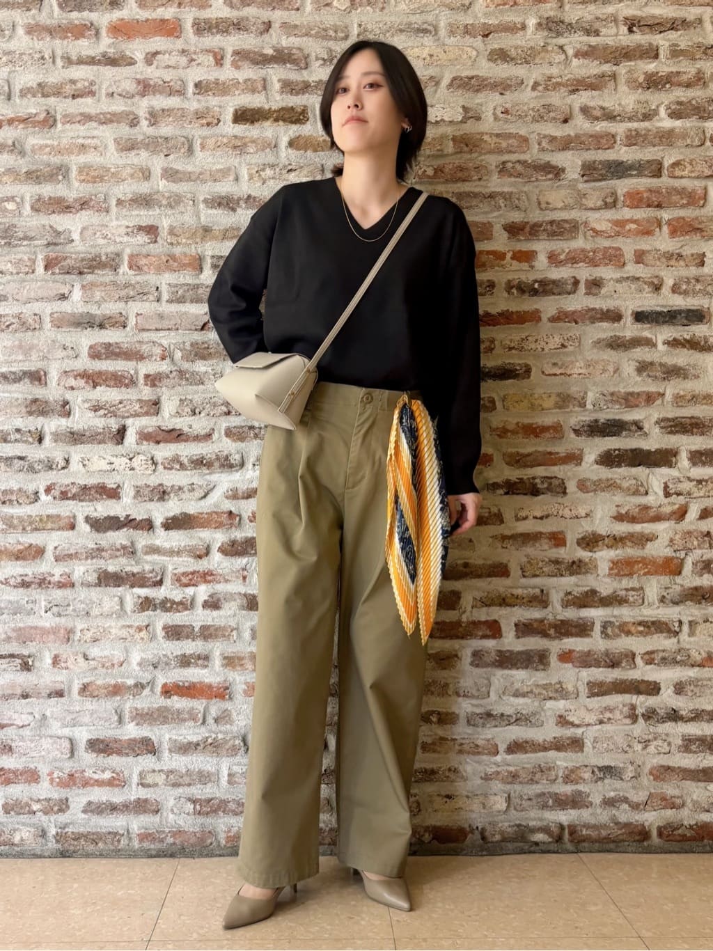 しばさんの「THE SHOP TK｜【S-XLサイズ/上品見えが叶う】Vネックニット/洗濯機OK」を使ったコーディネート