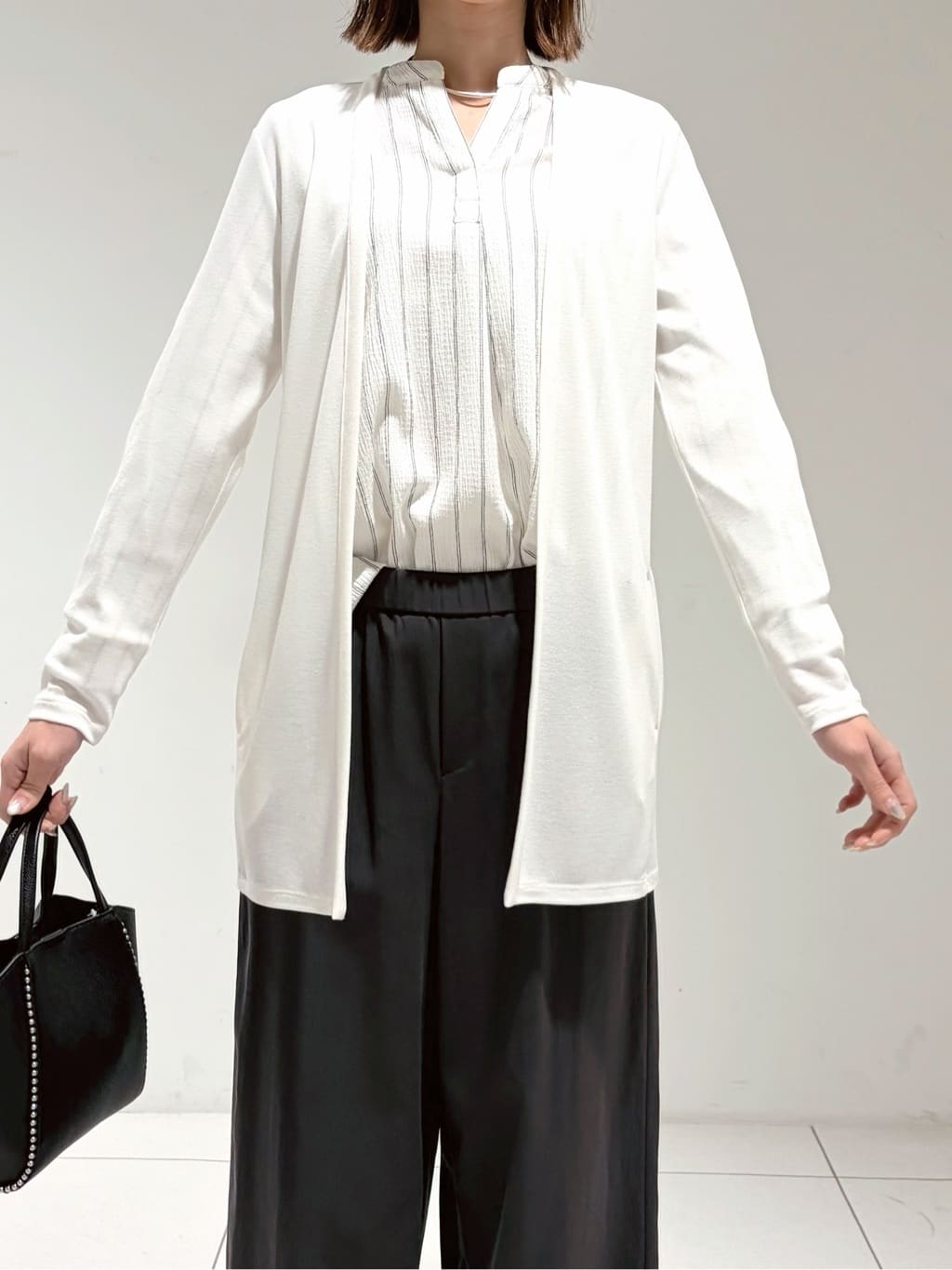 shioriさんの「INDIVI｜【UVケア】着流しミドル丈カーディガンジャージ」を使ったコーディネート