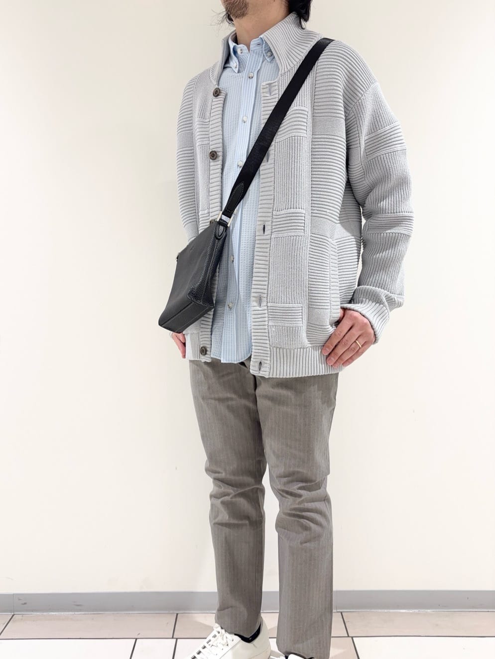 及川さんの「TAKEO KIKUCHI｜畦編みチェック ニットカーディガン」を使ったコーディネート