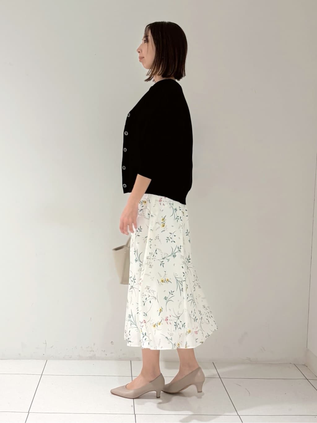 shioriさんの「INDIVI｜【洗える／アンサンブル可能】シンプルデザインニット」を使ったコーディネート