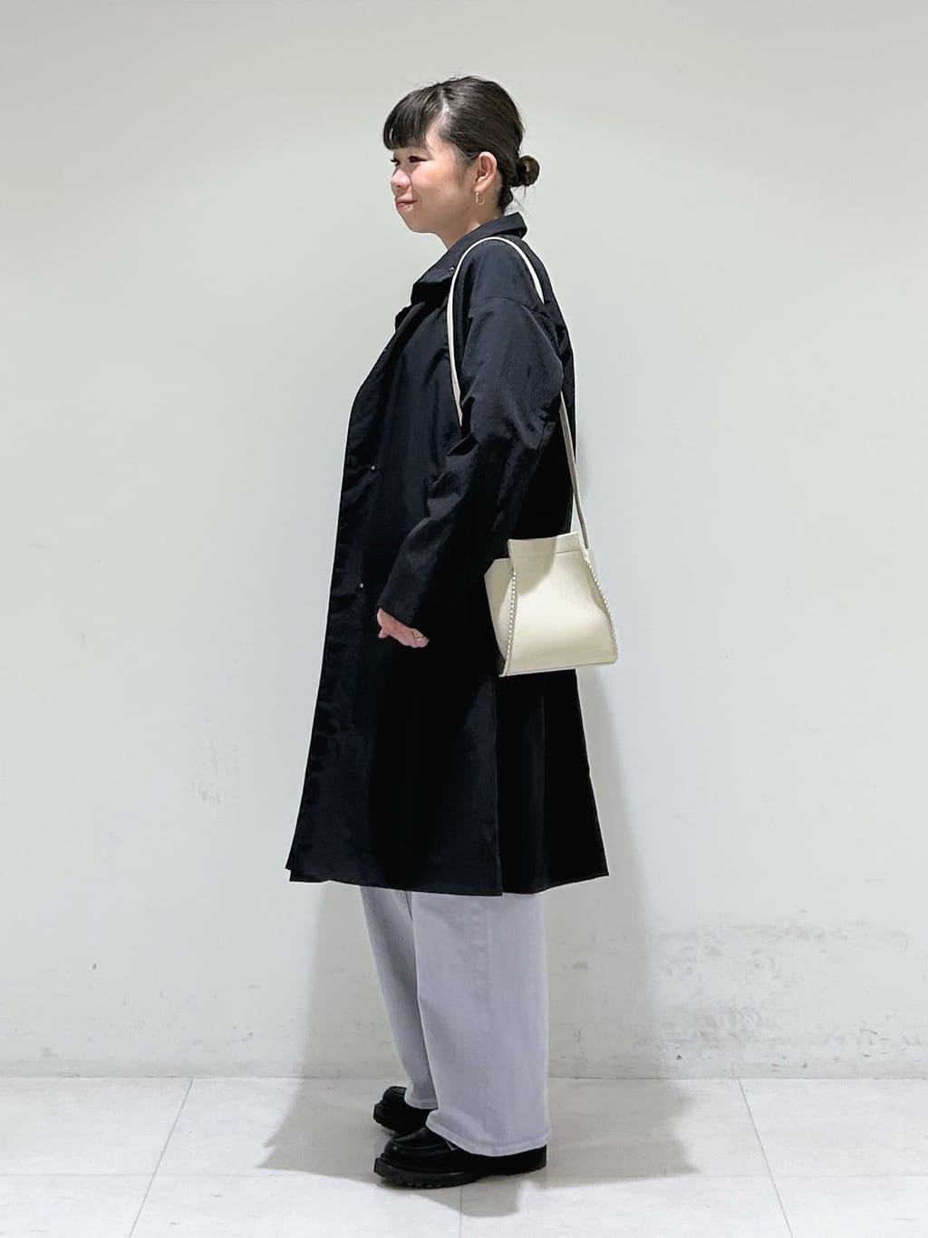 tsuyuさんの「INDIVI｜【合皮】スタッズ風メタルポシェットバッグ」を使ったコーディネート