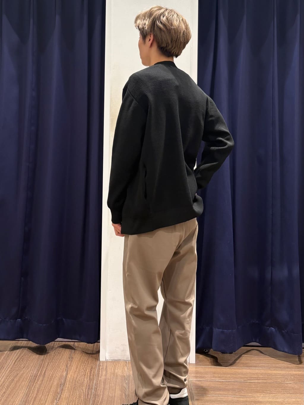 きたじさんの「THE SHOP TK｜【季節の変わり目に最適】ニットカーディガン ドライタッチ／軽量」を使ったコーディネート