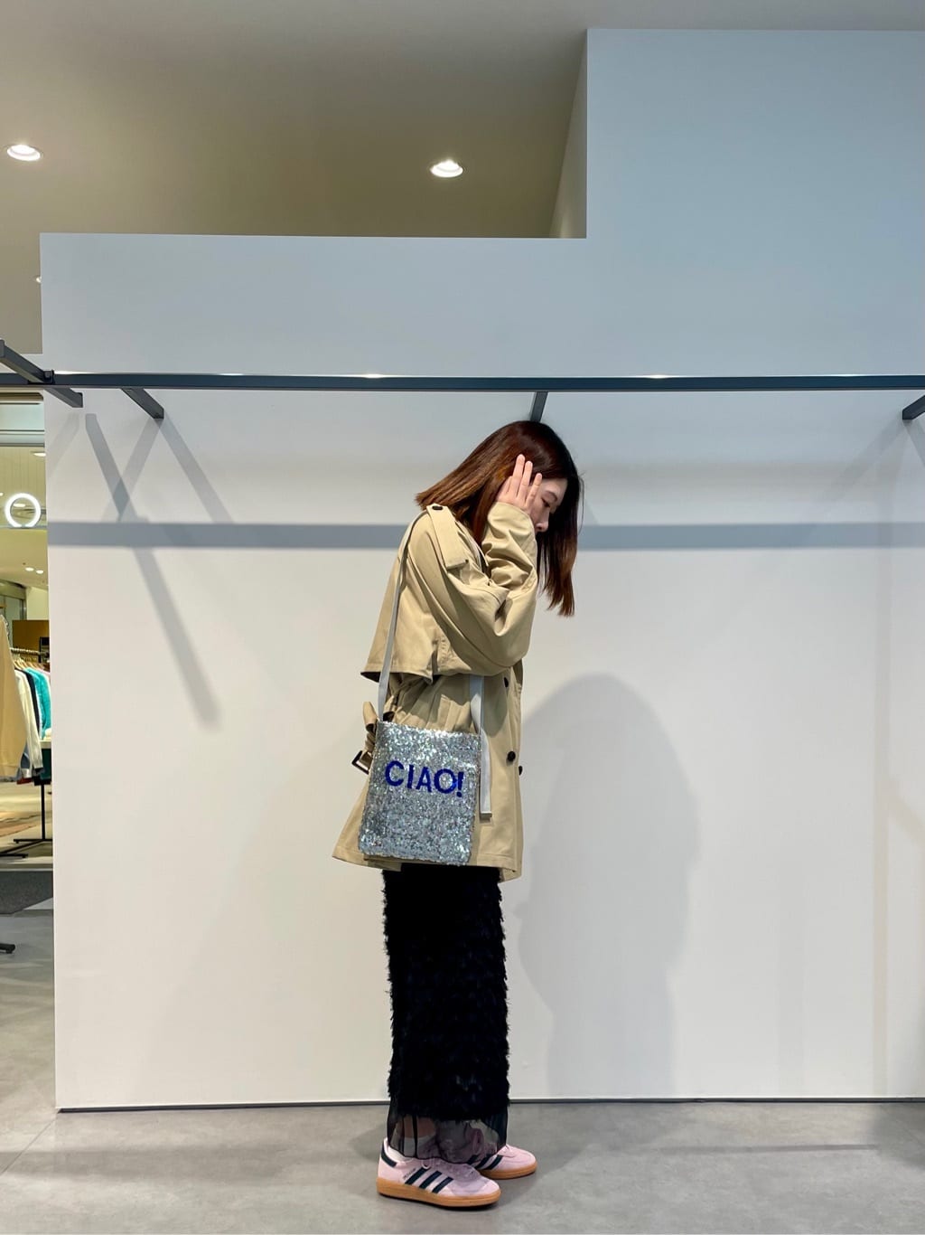 amiさんの「INDIVI｜スパングルロゴショルダー」を使ったコーディネート