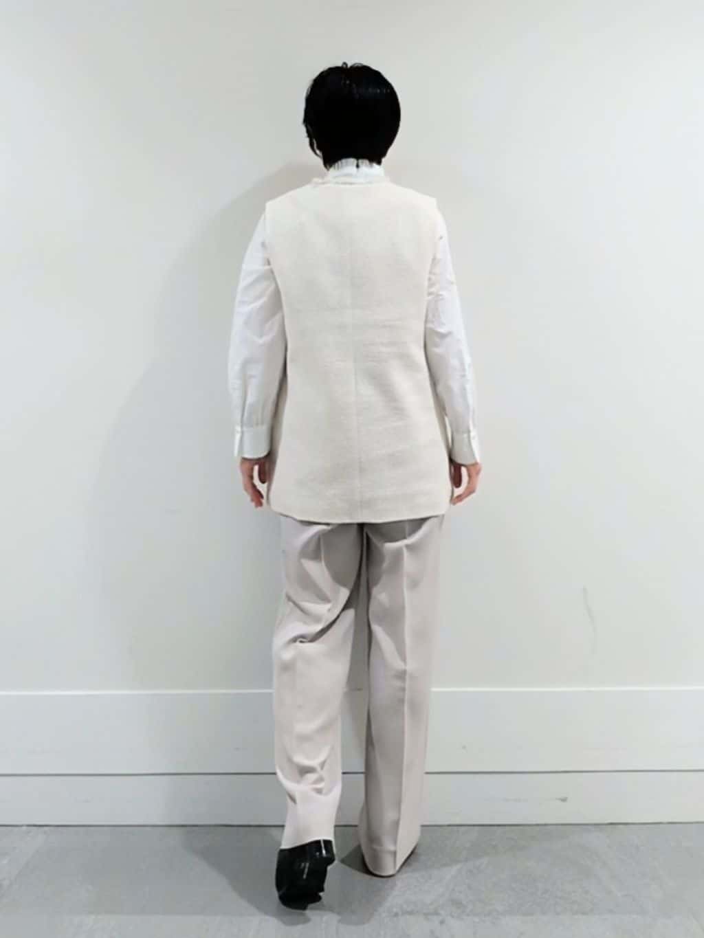 ミズタさんの「UNTITLED｜◆【コットン100/洗える】シャーリングフリルネックブラウス」を使ったコーディネート