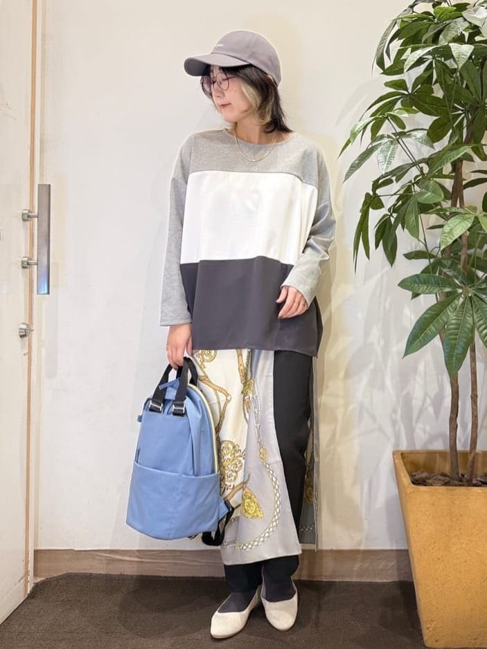 misakiさんの「SHOO･LA･RUE｜【洗濯機可/S-LL/体型カバー】インせず着られる 3段切替 配色トップス」を使ったコーディネート