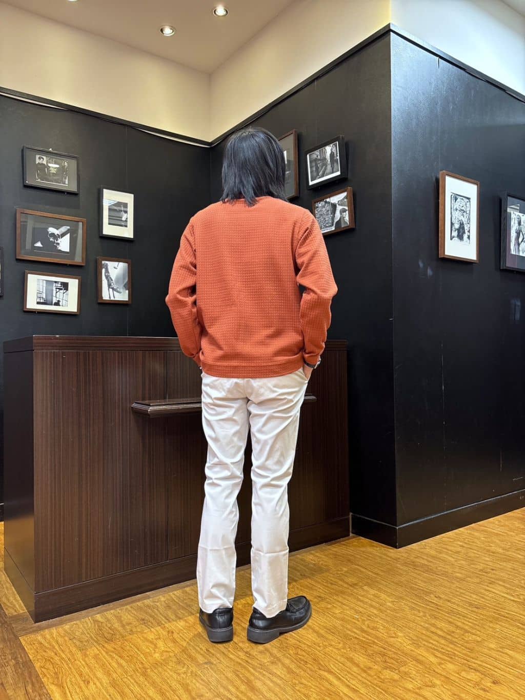 moritaさんの「TAKEO KIKUCHI｜【BOWLER HAT LABEL】Tエンブレム デニムシャツ」を使ったコーディネート
