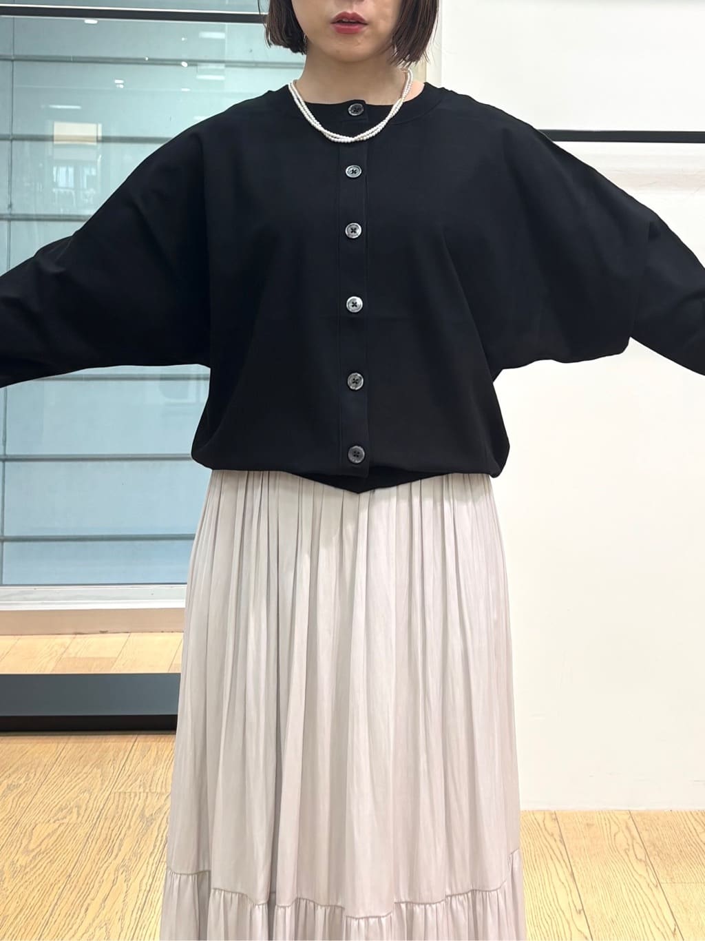 asamiさんの「INDIVI｜【洗える／丈調整可能】ギャザーフレアスカート」を使ったコーディネート