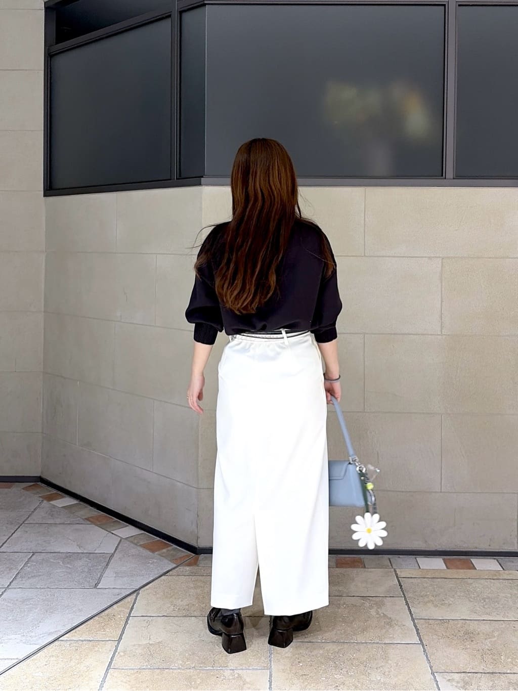 よねさんの「INDIVI｜Timeless｜フォルムロゴニット」を使ったコーディネート