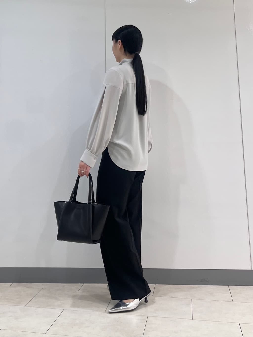 hasuさんの「INDIVI｜【通勤スーツ／洗える】ストレッチカラーレスジャケット」を使ったコーディネート