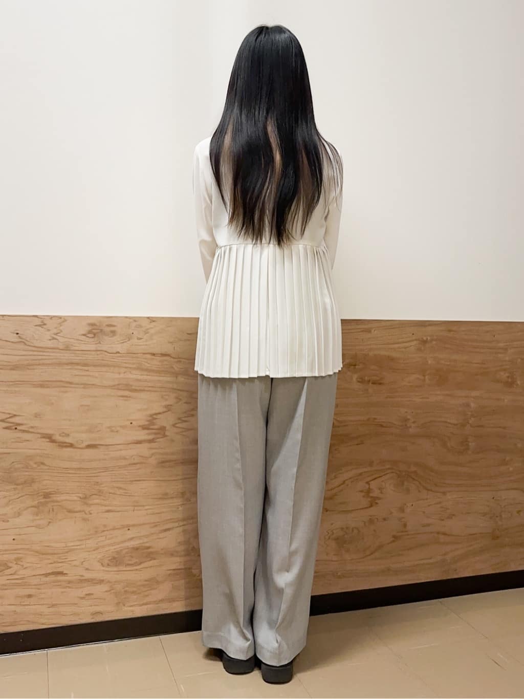 すーさんの「grove｜【マシンウォッシュ/防シワ/UVカット】裾プリーツ取り外しボウタイブラウス」を使ったコーディネート