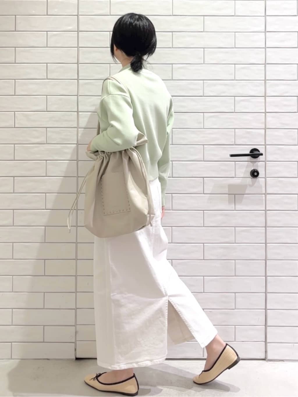 しおりさんの「OPAQUE.CLIP｜ハーフZIP刺繍ロゴニット【洗濯機OK】」を使ったコーディネート