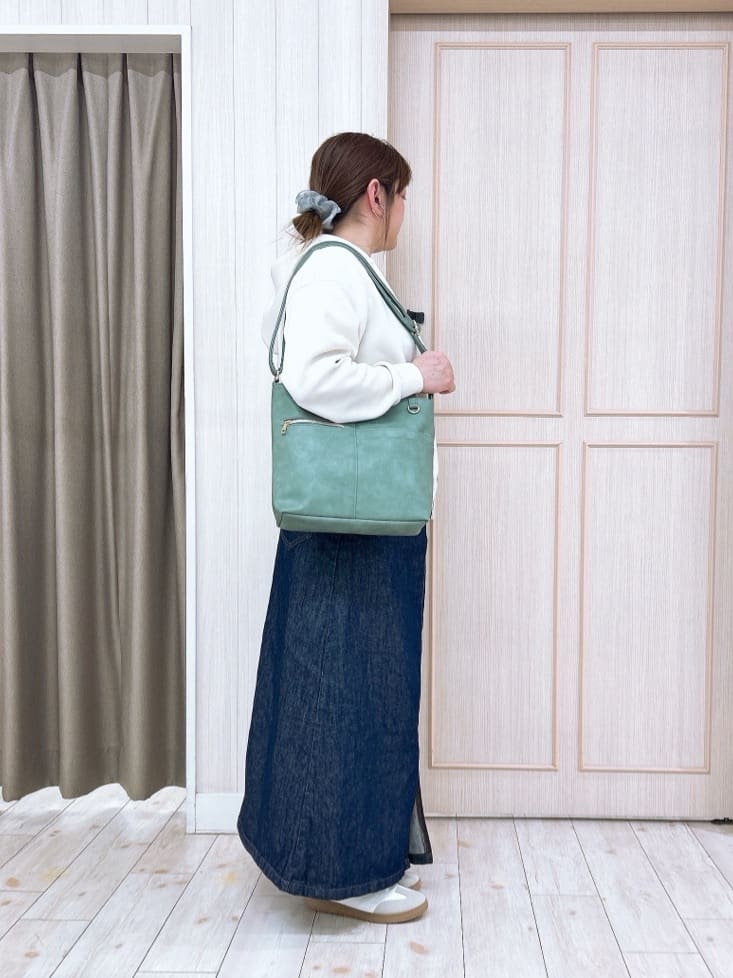 akiさんの「SHOO･LA･RUE｜【S-LL/洗濯機可】着こなしいろいろ 首元すっきりボートネック ボーダーロンT」を使ったコーディネート