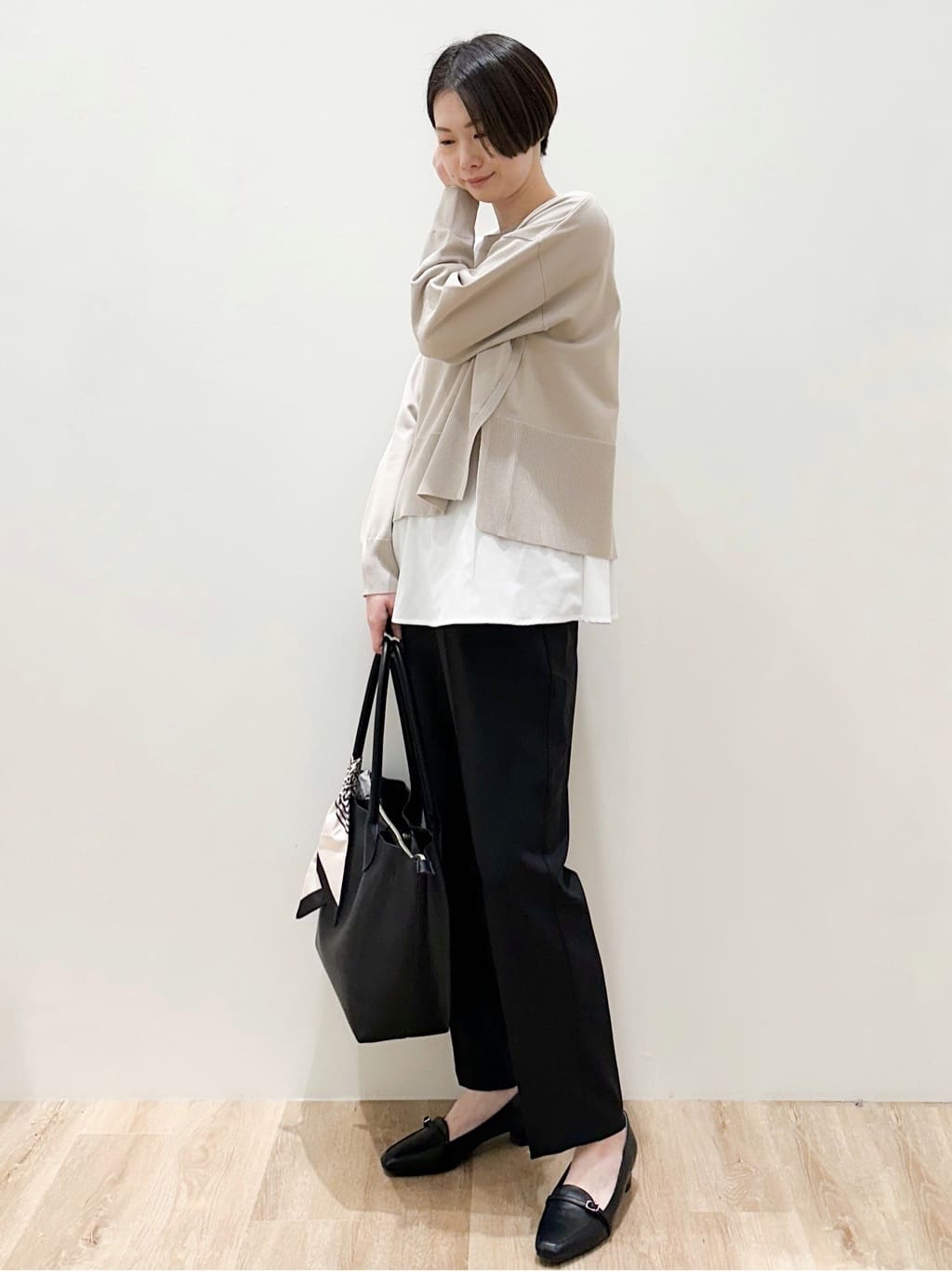 yurieさんの「OPAQUE.CLIP｜美脚ストレッチイージーテーパードパンツ【洗濯機OK】」を使ったコーディネート