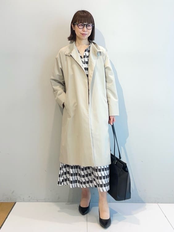 murayamaさんの「INDIVI｜【撥水／軽量】ミニマル スタンドカラーコート」を使ったコーディネート