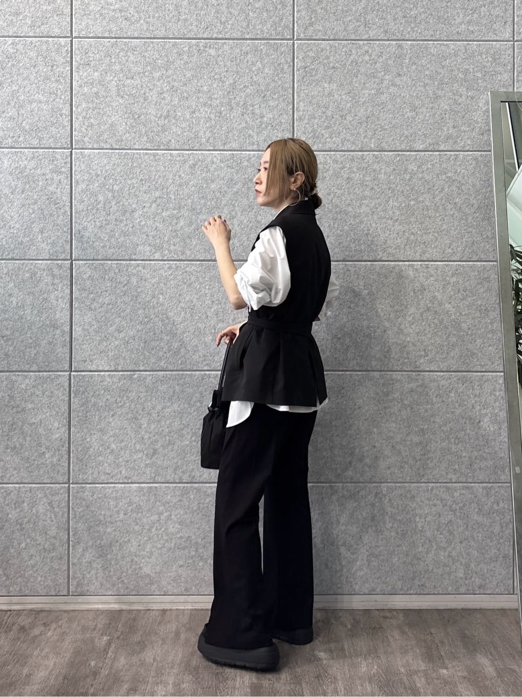 kotakiさんの「INDIVI｜Comfy SET UP｜ベルテッドジレ【セットアップ対応／通勤／カセット服／接触冷感／UVカット】」を使ったコーディネート